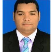 Docente de ciencias básicas imparte clases de matemáticas en álgebra